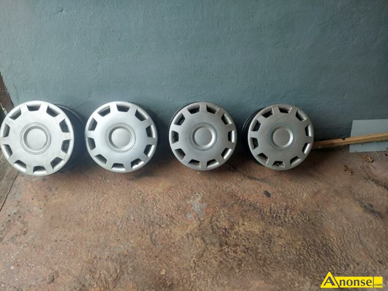 FELGI opis dodatkowy: Sprzedam felgi stalowe 15 4 szt 6J 15H2 ET 42. Pasują do Audi, Volkswagena, Skody. Plus kołpaki gratis. Felgi nie pokrzywione, nie były drugi raz malowane. Pozostały mi po sprzedaniu auta i zalegają. Cena do negocjacji. stan przedmiotu transakcji: stan dobry FELGI opis dodatkowy: Sprzedam felgi stalowe 15 4 szt 6J 15H2 ET 42. Pasują do Audi, Volkswagena, Skody. Plus kołpaki gratis. Felgi nie pokrzywione, nie były drugi raz malowane. Pozostały mi po sprzedaniu auta i zalegają. Cena do negocjacji. stan przedmiotu transakcji: stan dobry