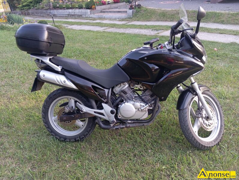 HONDA , 2007r., wysoka szyba, kufry, książka serwisowa opis dodatkowy: Varadero 125 2007r bardzo ładny stan, książka serwisowa, oryginalny komplet kluczy, gniazdo ładowarki usb, nowy akumulator, kufer, dwa kluczyki, zarejestrowany ubezpieczony, przegląd 04.26, ubezpieczenie OC do 12.25, w pełni sprawny, wsiadać i jechać. stan przedmiotu transakcji: stan bardzo dobry HONDA , 2007r., wysoka szyba, kufry, książka serwisowa opis dodatkowy: Varadero 125 2007r bardzo ładny stan, książka serwisowa, oryginalny komplet kluczy, gniazdo ładowarki usb, nowy akumulator, kufer, dwa kluczyki, zarejestrowany ubezpieczony, przegląd 04.26, ubezpieczenie OC do 12.25, w pełni sprawny, wsiadać i jechać. stan przedmiotu transakcji: stan bardzo dobry