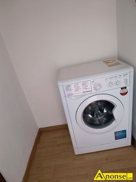 NAD POTOKIM, M-2, 24m<sup>2</sup>, p. 0/4, spółdzielcze-własnościowe informacje dodatkowe: do zamieszkania, sprzęt AGD, zabudowa kuchni, ciche, okna PCV, panele podłogowe, słoneczne, piwnica, domofon, bardzo dobra lokalizacja opis dodatkowy: Na sprzedaż kawalerka (parter) o powierzchni 23,16 m, + piwnica, położona na spokojnym osiedlu Nad Potokiem w Radomiu.
Jasne, ustawne mieszkanie na parterze
Pokój + kuchnia (kuchenka gazowa, piecyk gazowy), łazienka (wanna, pralka) z WC
Piwnica w cenie
Blisko sklepy, przystanki, szkoły, tereny zielone
Piętro 0/4
Niski czynsz ok.300zł (Spółdzielnia Nasz Dom)
Cena 240 000 zł
Radom, Os. Nad Potokiem
Idealne dla singla, pary lub pod wynajem.
Zapraszam do kontaktu i obejrzenia mieszkania!
695397800 NAD POTOKIM, M-2, 24m<sup>2</sup>, p. 0/4, spółdzielcze-własnościowe informacje dodatkowe: do zamieszkania, sprzęt AGD, zabudowa kuchni, ciche, okna PCV, panele podłogowe, słoneczne, piwnica, domofon, bardzo dobra lokalizacja opis dodatkowy: Na sprzedaż kawalerka (parter) o powierzchni 23,16 m, + piwnica, położona na spokojnym osiedlu Nad Potokiem w Radomiu.
Jasne, ustawne mieszkanie na parterze
Pokój + kuchnia (kuchenka gazowa, piecyk gazowy), łazienka (wanna, pralka) z WC
Piwnica w cenie
Blisko sklepy, przystanki, szkoły, tereny zielone
Piętro 0/4
Niski czynsz ok.300zł (Spółdzielnia Nasz Dom)
Cena 240 000 zł
Radom, Os. Nad Potokiem
Idealne dla singla, pary lub pod wynajem.
Zapraszam do kontaktu i obejrzenia mieszkania!
695397800