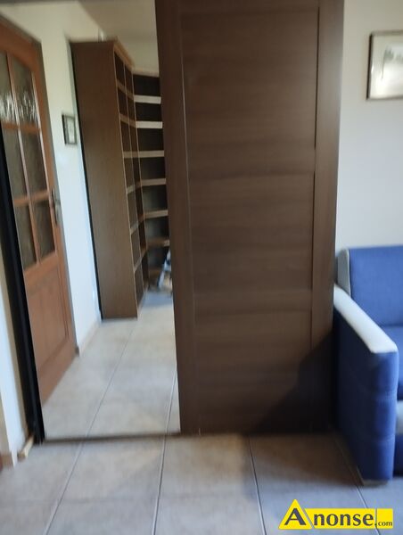 SZAFA , kolor ciemny brąz, używana opis dodatkowy: Wys. 2 m. szer. 1,5 m. gł 60 cm. Drzwi przesuwne 1 lustro, 1 płyta/ Wnętrze drążki, półki i 2 kosze. stan przedmiotu transakcji: stan idealny SZAFA , kolor ciemny brąz, używana opis dodatkowy: Wys. 2 m. szer. 1,5 m. gł 60 cm. Drzwi przesuwne 1 lustro, 1 płyta/ Wnętrze drążki, półki i 2 kosze. stan przedmiotu transakcji: stan idealny