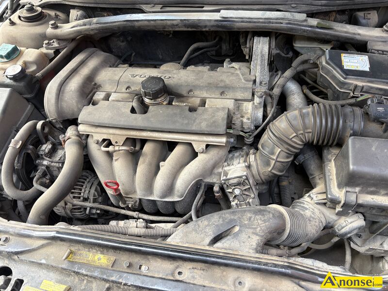 VOLVO S60, 2001r., 2.435cm<sup>3</sup>, 175KM , benzyna, sedan, 390.000km opis dodatkowy: Przebieg 390 tys. km
Przegląd techniczny ważny do 29.11.2025
Ubezpieczenie OC ważne do 04.11.2025
Samochodem jeżdżę od 2017 r., silnik suchy, rdza na lewym przednim błotniku i zarysowane, wgięte prawe przednie drzwi (zdjęcia). Samochód sprawny, służył mi na dojazdy do pracy, jednak wymaga on teraz kilku napraw blacharskich oraz odświeżenia wnętrza - miałem zamiar wymienić drzwi z uwagi na popękane plastiki - ewentualnie na części. VOLVO S60, 2001r., 2.435cm<sup>3</sup>, 175KM , benzyna, sedan, 390.000km opis dodatkowy: Przebieg 390 tys. km
Przegląd techniczny ważny do 29.11.2025
Ubezpieczenie OC ważne do 04.11.2025
Samochodem jeżdżę od 2017 r., silnik suchy, rdza na lewym przednim błotniku i zarysowane, wgięte prawe przednie drzwi (zdjęcia). Samochód sprawny, służył mi na dojazdy do pracy, jednak wymaga on teraz kilku napraw blacharskich oraz odświeżenia wnętrza - miałem zamiar wymienić drzwi z uwagi na popękane plastiki - ewentualnie na części.