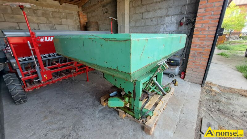 rozsiewacz , 2-talerzowy opis dodatkowy: Rozsiewacz nawozów Rotina Werk typ 1.081 w stanie dobrym/ bardzo dobrym - w pełni sprawny.
Z tyłu 'zakładka', którą można zdjąć - do ułatwienia załadunku.
Pojemność zasypowa 1000lt.
Dwie dźwignie do regulacji dawki - lewa/prawa strona, łączone i otwierane hydraulicznie, na 1 siłownik.
Polecam stan przedmiotu transakcji: stan dobry rozsiewacz , 2-talerzowy opis dodatkowy: Rozsiewacz nawozów Rotina Werk typ 1.081 w stanie dobrym/ bardzo dobrym - w pełni sprawny.
Z tyłu 'zakładka', którą można zdjąć - do ułatwienia załadunku.
Pojemność zasypowa 1000lt.
Dwie dźwignie do regulacji dawki - lewa/prawa strona, łączone i otwierane hydraulicznie, na 1 siłownik.
Polecam stan przedmiotu transakcji: stan dobry