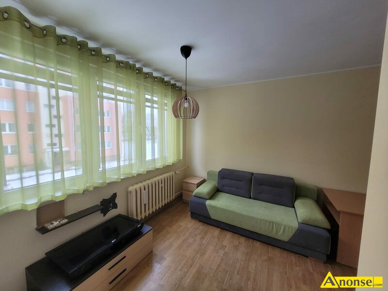 ŻABIANKA , M-2, 23m<sup>2</sup>, p. 1/4 informacje dodatkowe: do zamieszkania, szafy wnękowe, okna PCV, umeblowane, panele podłogowe, zadbane, wc i łazienka razem, piwnica, panele, c.o., domofon, czyste, blisko przystanek, blisko sklep, bez pośredników opis dodatkowy: Kawalerka do wynajęcia 23m<sup>2</sup>,
Czynsz zima około 460zł w lato około 260zł (w tym woda na 1 osobę) + prąd około 70zł/miesiąc
Cena za wynajm 2000zł
W pokoju jest duża pojemna szafa, wersalka, stolik i komoda z telewizorem.
W kuchni mała zabudowa, lodówka, pralka, kuchenka elektryczna, mikrofala.
Łazienka z prysznicem.
Przedpokój z małą zabudową. ŻABIANKA , M-2, 23m<sup>2</sup>, p. 1/4 informacje dodatkowe: do zamieszkania, szafy wnękowe, okna PCV, umeblowane, panele podłogowe, zadbane, wc i łazienka razem, piwnica, panele, c.o., domofon, czyste, blisko przystanek, blisko sklep, bez pośredników opis dodatkowy: Kawalerka do wynajęcia 23m<sup>2</sup>,
Czynsz zima około 460zł w lato około 260zł (w tym woda na 1 osobę) + prąd około 70zł/miesiąc
Cena za wynajm 2000zł
W pokoju jest duża pojemna szafa, wersalka, stolik i komoda z telewizorem.
W kuchni mała zabudowa, lodówka, pralka, kuchenka elektryczna, mikrofala.
Łazienka z prysznicem.
Przedpokój z małą zabudową.