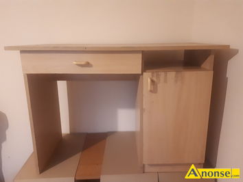 Anonse BIURKO, kolor jasny brz, uywane, drewniane, Na sprzeda biurko tradycyjne. Jest dosy postawne i bardzo stabilne z mocnego materiau. Ma o