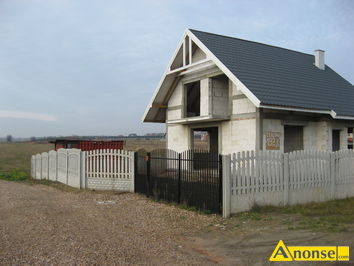 Anonse CEDZYNA, dom 143m<sup>2</sup>, parterowy z poddaszem mieszkalnym, na dziace 500m<sup>2</sup>, stan surowy otwarty, pokoje: 4, gara w bryle budynku, cao ogrod