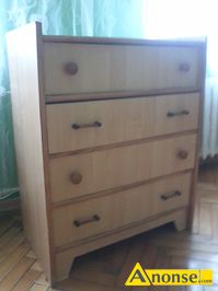 Anonse KOMODA, Sprzedam szafko -komod z czterema gbokimi szufladami mocna, drewniana,kolor be,bardzo pojemna i pakowna .Rozmiar : wys.90 cm. sz