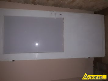 Anonse DRZWI, Dwie szdrzwi balkonowych drewnianych-sosnowych,przeszklone -prawych -70cm-.40z za szt +drzwi pene 70,prawe i lewe z futryn drewn