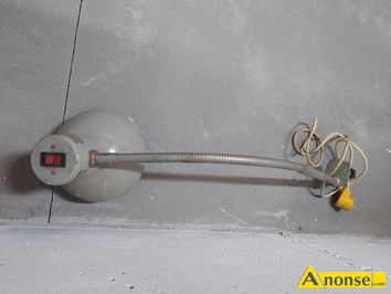 Anonse LAMPA WARSZTATOWA, Lampa warsztatowa z zaciskiem umoliwiajcym monta do stou oraz gitym ramieniem w bardzo dobrym stanie technicznym spr