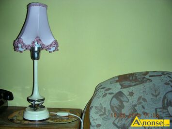 Anonse LAMPKI RÓŻNE STARE STYLOWE MOSIĘŻNE Z ABAŻUREM STO, np:podstawa w kolorze różowym .wys.56cm, srednica podstawy 15 cm i inne .cena od 120,00z