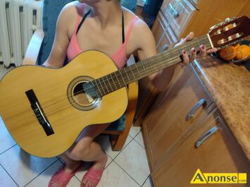 Anonse GITARA, RODRIGUEZ, Sprzedam w dobrej cenie gitar akustyczn ze wierku Firmy Hiszpaskej Manuel Rodriguez wraz z pokrowcem., stan bardzo do
