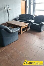 Anonse MEBLE SKRZANE ZESTAW, kolor granatowy, Sprzedam komplet mebli skrzanych w kolorze granatowym. W zestawie sofa 3 + osobowa, 2 osobowa + 1 f