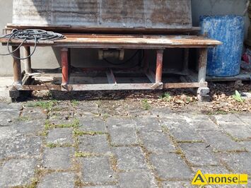 Anonse STӣ WIBRACYJNY., Sprzedam st wibracyjny o wym. 100x230.do produkcji wyrobw betonowych., stan dobry, c.2.000z. RADOM