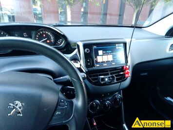Anonse PEUGEOT 2008, 2018r., 1.199cm<sup>3</sup>, 110KM, benzyna, 115.000km, immobiliser, system kontroli trakcji, autoalarm, ASR, ABS, regulacja kierownicy,