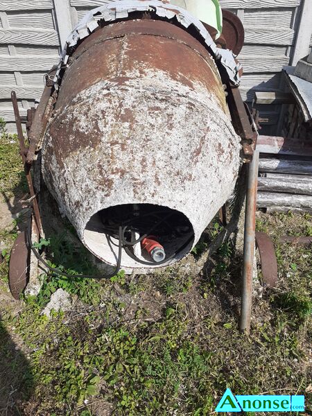 BETONIARKA  opis dodatkowy: Betoniarka dua z silnikiem na 380 na kkach. Bardzo solidna . stan przedmiotu transakcji: stan dobry