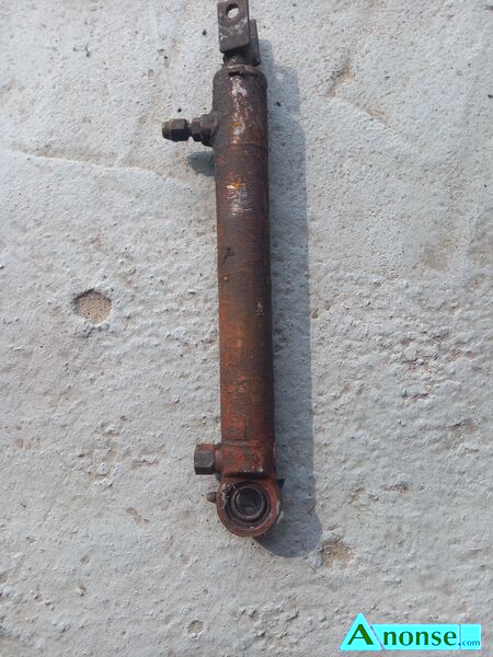 czci  opis dodatkowy: Siownik 60 cm wysuwu 36 cm