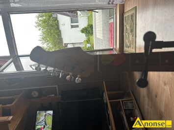 Anonse GITARA, Gitara w bardzo dobrym stanie praktycznie nie uywana. W zestawie s kostki i stojak, stan bardzo dobry, c.400z. RADOM 606-897-91
