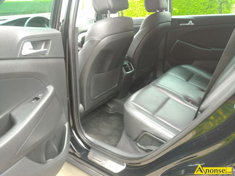 HYUNDAI  TUCSON, 2017r., 1.700cm<sup>3</sup>, 116KM, 24V , diesel, 151.000km, czarny, metalik bezpieczestwo: system kontroli trakcji, autoalarm, ASR, immobiliser, ABS komfort: elektryczne lusterka, klimatyzacja automatyczna, regulacja kierownicy, regulacja wiate, elektryczna regulacja fotela, wspomaganie kierownicy, manualna, centralny zamek, komputer pokadowy wygld: aluminiowe felgi informacje dodatkowe: liczba drzwi, hak holowniczy, ksika serwisowa, elektroniczny wtrysk, katalizator, serwisowany, bezwypadkowy, karta pojazdu, 1.waciciel 5 drzwi (5D) 5 drzwi (5D) audio samochodowe: radio opis dodatkowy: Witam. Mam na sprzeda samochd - Hyundai Tucson 1.7 crdi, bezwypadkowy z bardzo ekonomicznym silnikiem diesla (po miecie spala 7 l, a na trasie duo mniej). Auto zostao sprowadzone z Belgii, jestem jego pierwszym wacicielem w Polsce. Pierwsza rejestracja samochodu 08.04.2018. Samochd posiada samoczynnie przyciemniane lusterko wsteczne, elektryczne, podgrzewane i podwietlane lusterka boczne (te si przyciemniaj). Auto posiada wentylowan, skrzan tapicerk w kolorze czarnym, elektrycznie regulowane siedzenia przednie i tylne (s one take podgrzewane). Stan oceniam na idealny. Posiadam faktur zakupu w salonie, ksik serwisow. Do auta doczam koa zimowe (Continental) w bardzo dobrym stanie. Moliwo zwikszenia mocy do 150 KM. Uyczam czujnika pomiaru gruboci lakieru. Zapraszam na ogldziny. TEL 504655918 stan przedmiotu transakcji: stan bardzo dobry - image 8