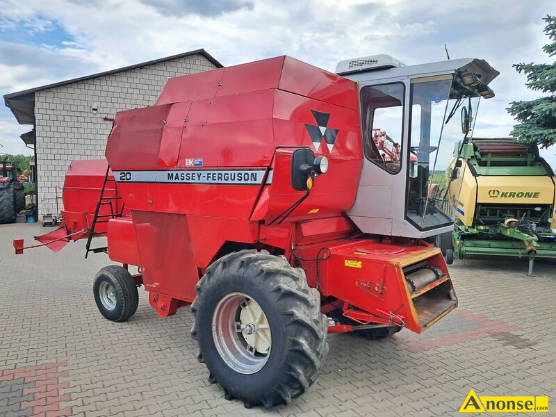 kombajn  opis dodatkowy: Massey Ferguson 20 w oryginale wieo sprowadzony silnik 4 cylindrowy Perkins 2100 motogodzin opony 90 % bienika pierwsze od nowoci z oryginalna kabina klimatyzacja zostaa dooona nowa rok temu sieczkarnia na noach ruchomych heder 3m koszenia 4 wytrzasacze w kabinie rodek czysty i zadbany stan kombajnu oceniam na bardzo dobry wizualnie jak i technicznie sprowadzony od pierwszego waciciela i jednego operatora zawsze garaowany cena do negocjacji. Moliwo transportu. Wicej informacji udziel telefonicznie
 - image 4