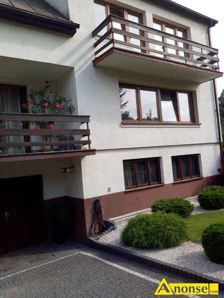 KOZIENICE  O  GOWACZOWSKA 1, dom 250m<sup>2</sup>, wolno stojcy, na dziace 504m<sup>2</sup>, do zamieszkania od zaraz, do zamieszkania + dziaalno gospodarcza, pokoje 7, kostka brukowa, dziaka zagospodarowana, podpiwniczony, taras, ogrd, cao ogrodzona, gara w bryle budynku, drzewa owocowe, wysoki standard wykoczenia, umeblowany, gara, ocieplony media: telefon, kominek, wszystkie media, kanalizacja, studnia, gaz, woda z wodocigu, prd, c.o., ogrzewanie gazowe opis dodatkowy: dom klimatyzowany w spokojnej dzielnicy kozienic