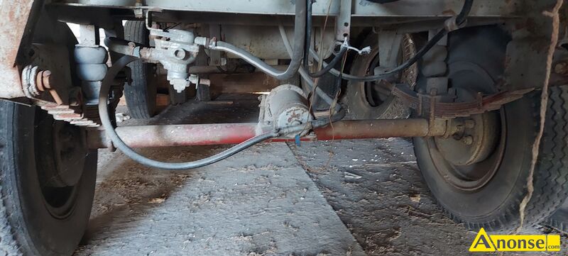 Przyczepa , D-47A, AUTOSAN opis dodatkowy: Sprzedam przyczep rolnicz Autosan D-47A, adowno 4,5T, garaowana, zarejestrowana, badania techniczne do 05.08.2025r., opacone OC, wywrotka na 3 strony, instalacja elektryczna i pneumatyczna kompletna, podoga po wymianie ze zsypem do ziarna, dodatkowe zakadki, oryginalny zaczep holowniczy z tyu, ostatnie kilka lat prawie nieuywana (2x razy w roku do przewozu kistenw z porzeczk i zboa). Cena 14 ty z (do negocjacji). Tel. 602 354 692. Mail rwajs@tlen.pl lub rwajs75@gmail.com. Mamy te do sprzedania cignik C-360 3P z 1990r. pierwszy waciciel, zwony na felgach do uprawy porzeczki, po remoncie kapitalnym skrzyni, cena 34 ty z, ostanie 2 lata prawie nieuywany. stan przedmiotu transakcji: stan dobry - image 4