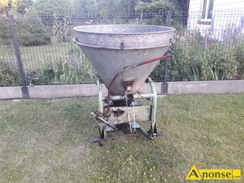 Anonse ROZSIEWACZ, Rozsiewacz Lejek metalowy w adnym stanie jak na swoje. Zapraszam do zakupu., c.570z. JEDLNIA