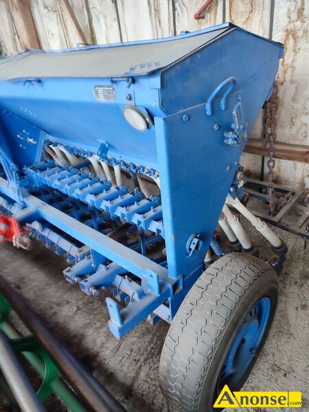 siewnik , Redlicowy opis dodatkowy: Sprzedam siewnik zboowy, Kraj Agro Kutno 3 metrowy, redlicowy, zgrabki z tyu, rok produkcji 1989 stan przedmiotu transakcji: stan dobry