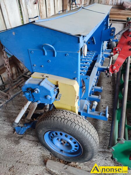 siewnik , Redlicowy opis dodatkowy: Sprzedam siewnik zboowy, Kraj Agro Kutno 3 metrowy, redlicowy, zgrabki z tyu, rok produkcji 1989 stan przedmiotu transakcji: stan dobry - image 4