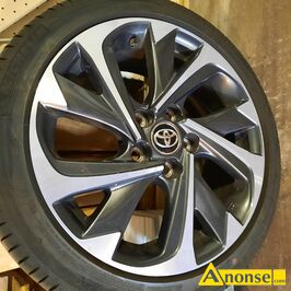 Anonse ALUFELGI TOYOTA, oryginalne felgi fabryczne 17 x J7; 5 x 114,3; 60,1 mm; ET 50 z czujnikami cinienia i letnimi oponami Michelin 215/45R17,