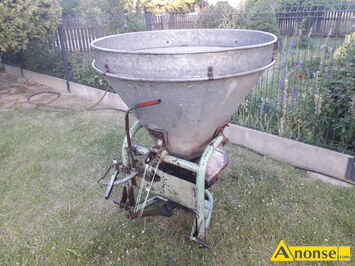Anonse ROZSIEWACZ, Rozsiewacz Lejek metalowy w adnym stanie, poszanowany. Warty Uwagi. Polecam, stan bardzo dobry, c.580z. JEDLNIA