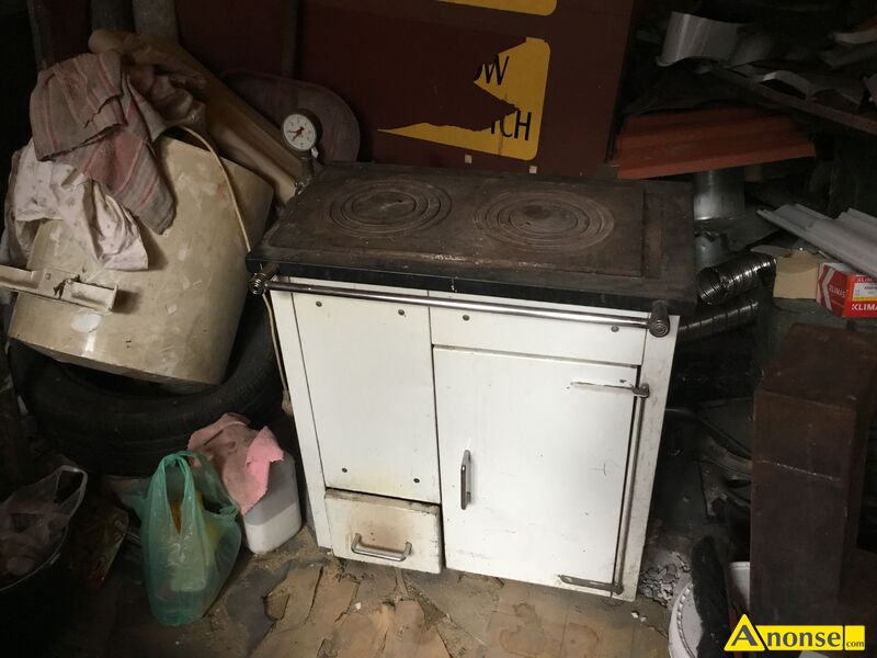 GRZEJNIK  opis dodatkowy: Kuchnia na dwie fajery mona podczy centralne ogrzewanie do 50 m z bojlerem na ciepa wod 450 z. stan przedmiotu transakcji: stan dobry - image 1