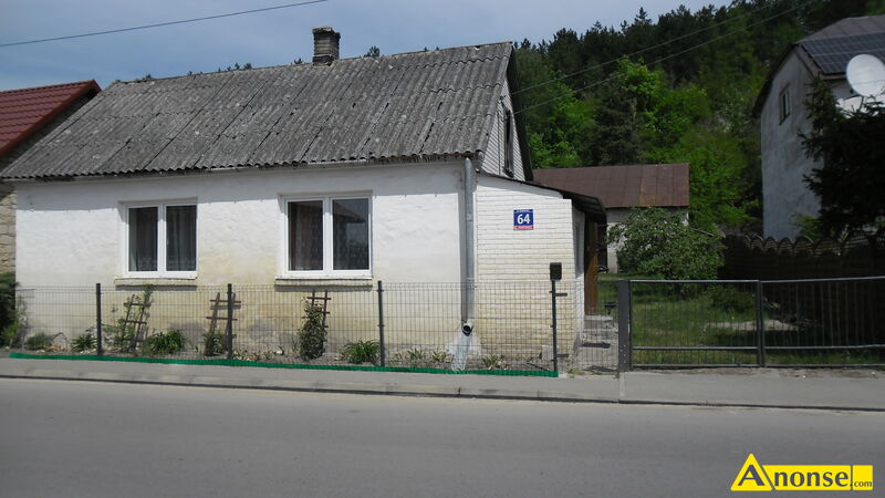 JANOWIEC  N/WIS, dom 40m<sup>2</sup>, 1 kondygnacja, na dziace 809m<sup>2</sup>, Do przystosowania, Rekreacyjno-mieszkalny, ogrd, cao ogrodzona, z budynkami gospodarczymi media: kanalizacja, woda z wodocigu, prd, ogrzewanie wglowe opis dodatkowy: Budynek gospodarczy, murowany, podpiwniczony - 92 m/kw. Z tyu posesji, do zagospodarowania malownicza skarpa. Na obszarze Kazimierskiego Parku Krajobrazowego. - image 1