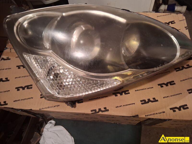 LAMPA  PRAWA HONDA opis dodatkowy: lampa prawa hondy uywana moliwa wysyka stan przedmiotu transakcji: stan dobry - image 1