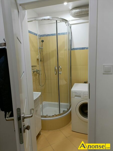 LSM , M-2, 27.5m<sup>2</sup>, p. 0 informacje dodatkowe: po remoncie opis dodatkowy: Wynajm kawalerk po remoncie, w ktrej znajduje si przedpokj, pokj, kuchnia, azienka, WC oraz balkon. Mieszkanie znajduje si  na parterze w 4 pitrowym bloku, w bardzo dobrej lokalizacji na osiedlu Mickiewicza (LSM) przy ul. Wajdeloty. W niedalekiej odlegoci  s  targ, przystanki komunikacji miejskiej, sklepy m.in. E.Leclerc, oraz UMCS, KUL i UP. Mieszkanie wyposaone jest w podstawowe meble oraz pralk, lodwk, kuchenk gazow z piekarnikiem.
Czynsz - 1800 z
Czynsz dla administracji - 410 z 
Prd i gaz wg zuycia i stanw licznikw. 
Kaucja zwrotna - 1800 z.
Wolne od zaraz. Najchtniej na duej.
Zapraszam serdecznie do kontaktu i ogldania mieszkania.
 - image 5