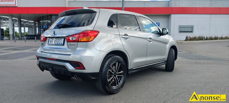 MITSUBISHI  ASX, 2017r./IX, 1.600cm<sup>3</sup>, 117KM, 16V , benzyna, 111.443km, srebrny, metalik bezpieczestwo: poduszki powietrzne, system kontroli trakcji, immobiliser, ASR, ABS komfort: regulacja wiate, regulacja kierownicy, klimatyzacja automatyczna, elektryczne lusterka, wspomaganie kierownicy, manualna, centralny zamek, komputer pokadowy wygld: halogeny, aluminiowe felgi informacje dodatkowe: ksika serwisowa, elektroniczny wtrysk, serwisowany, katalizator, bezwypadkowy, liczba drzwi, karta pojazdu 5 drzwi (5D) 5 drzwi (5D) opis dodatkowy: Mitsubishi ASX MItsubishi ASX EDITION 100 - MODEL 2018. Prawdziwy JAPOCZYK z prawdziwym ,niezawodnym silnikiem benzynowym. W idealnym stanie technicznym, serwisowany cay czas w ASO MItsubishi. Auto garaowane i nie palono wyrobw tytoniowych ani e-papierosw. Polisa OC opacona do 19.02.2026 (wana do 20.08.2026)
Ostatni przegld w ASO Mitsubishi  19.07.2025r. przy przebiegu 110 068 km.
Przegld techniczny wany do 14.12.2025r. Wymianione klockw, tarcze i pyn hamulcowy (komplet przd i ty) firmy ATE przy przebiegu 101 500 km, 05.04.2025. Zaoone s opony wielosezonowe marki premium Vredestein Quatrac 5 215/70/R16 100H. S ciche w lato i skuteczne w zimie. Auto dodatkowo jest wyposaone (co jest bardzo mao spotykane) w oryginalne czujniki parkowania przd i ty. Oczywicie kamera cofania te jest. Dodatkowo felgi wyposaone s w oryginalne nakrtki zabezpieczajce Mitsubishi.
 stan przedmiotu transakcji: stan idealny - image 8