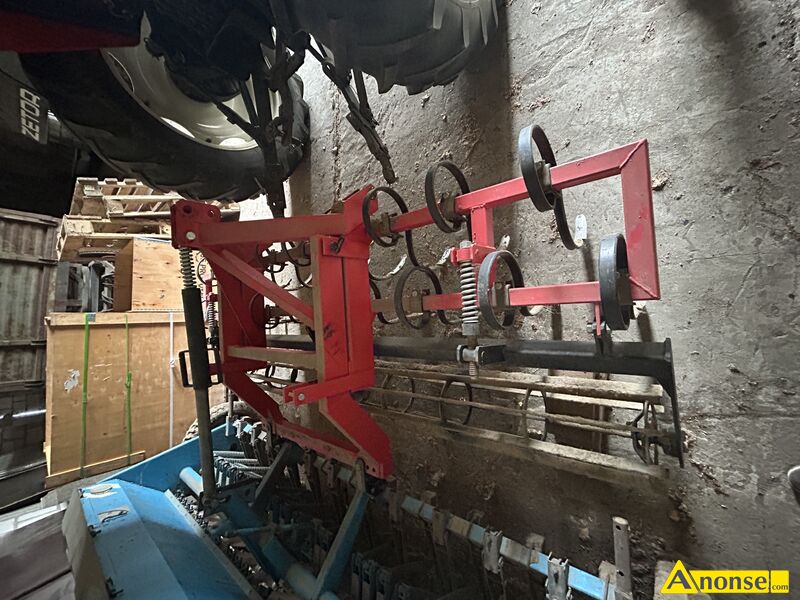 siewnik , POZNANIAK opis dodatkowy: Siewnik poznaniak, skrzynia olejowa, wszystko w komplecie, cay w oryginale, mao uywany, moze by z agregatem uprawowo siewnym. stan przedmiotu transakcji: stan bardzo dobry - image 4