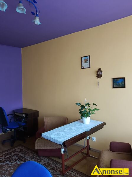 AKOWICE , dom 200m<sup>2</sup>, 1-pitrowy, na dziace 502m<sup>2</sup>, do zamieszkania od zaraz, pokoje 6, gara obok domu, dziaka zagospodarowana, podpiwniczony, taras, cao ogrodzona, umeblowany, gara media: kanalizacja, gaz, woda z wodocigu, prd, c.o., ogrzewanie gazowe opis dodatkowy: Oferuj do  sprzeday dom przestronny 200 m<sup>2</sup>,, usytuowany  w spokojnej okolicy na dziace 502 m<sup>2</sup>,.
Okna plastikowe trzyszybowe.
Schody wewntrzne betonowe zabudowane drewnem dbowym.
Panele podogowe classen klasa cieralnoci AC 5.
Dwa piece centralnego ogrzewania.
Piec gazowy na gaz ziemny Vaillant dwu funkcyjny.
Piec wglowy Krzaczek klasa pita.
ciany zbudowane od zewntrz cega czerwona palona, styropian w rodek, od wewntrz suporeks cay, ciany otynkowane od zewntrz i wewntrz. Dom podpiwniczony kryty blach, moliwo prowadzenia dziaalnoci  gospodarczej. Caa posesja ogrodzona, dojazd do posesji ulic asfaltow owietlon. Blisko do przystanku komunikacji miejskiej i supermarketu E.LECLERC Radom. Moliwo kupna domu z meblami.
Wasno, ksiga wieczysta.
Radom, ul.Gocinna 3, 26-616 Radom.
Telefon 606214018.



 - image 8