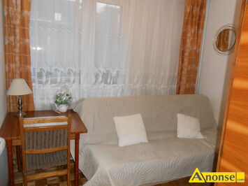 Anonse �R�DMIE�CIE/ A. STRUGA, stancja 12m<sup>2</sup>, dla kobiety, OD ZARAZ, pok�j dla studentki/ m�odej kobiety pracuj�cej, w mieszkaniu 3-pokojowym, zamyk