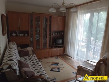 Anonse �R�DMIE�CIE, M-3, 37m<sup>2</sup>, p. 1/4, w�asno�ciowe, do odnowienia, pawlacze, szafy wn�kowe, zabudowa kuchni, sprz�t AGD, s�oneczne, wc i �azienka