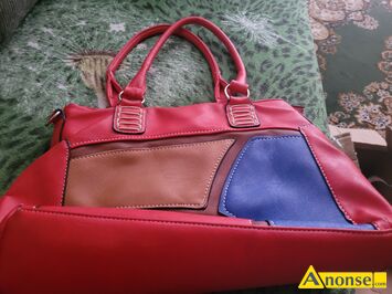 Anonse - TORBA, trzy torebki na ramię do wyboru. Mało używane stanb.dobry. Zamykane na suwak. W srodku duża kieszeń na suwak i mniejsze. Bardzo wygod Anonse TORBA, trzy torebki na ramię do wyboru. Mało używane stanb.dobry. Zamykane na suwak. W srodku duża kieszeń na suwak i mniejsze. Bardzo wygod