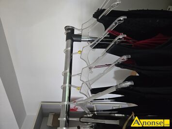 Anonse WIESZAKI, przedmioty niezb�dne do szwalni, �elazka przemys�owe, wykroje burdy, nici,zamki, guziki podszewki ko�c�wki kolekcji sukienek itp.