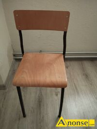 Anonse KRZES�A SZKOLNE, sprzedam krzes�a szkolne nowe, drewniane, nogi metalowe. Sprzeda� mo�e by� na faktur�., stan idealny, c.90z�. RADOM 693-0
