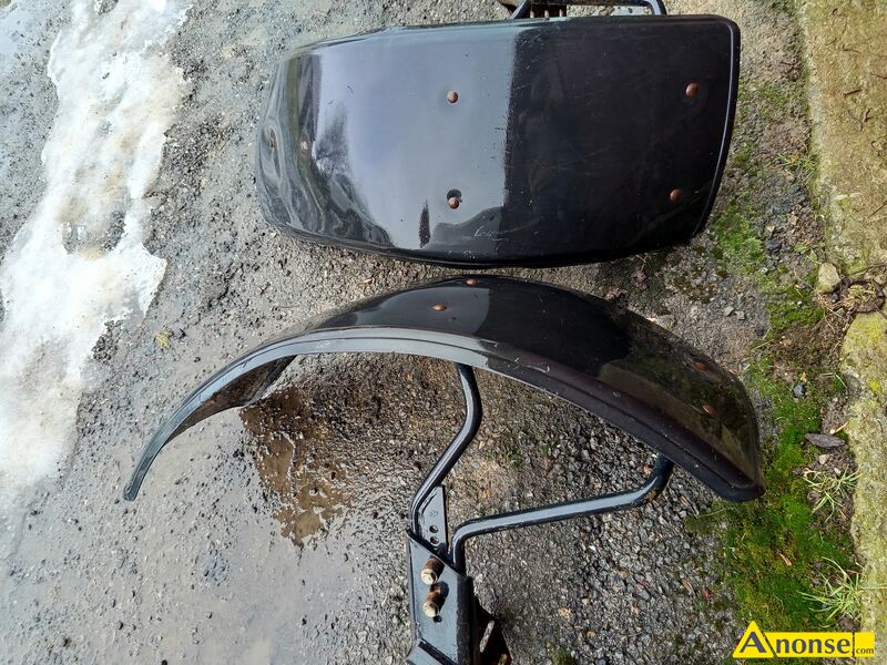 B�otniki  opis dodatkowy: Przednie do MF lub Aresa itp. z mocowaniami kompletne i zaczepy polowy i transportowy zwyk�y i automat