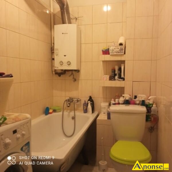 BORKI , M-3, 36m<sup>2</sup>, p. 3/4, dla pary informacje dodatkowe: do zamieszkania, c.o., wc i �azienka razem, piwnica, balkon opis dodatkowy: Do wynaj�cia 2-pokojowe mieszkanie w bloku na Borkach na ulicy 1905 roku. Doskona�a lokalizacja - na przeciwko przystanek autobusowy zapewniaj�cy dobr� komunikacj�, jak i wyjazd z miasta. Mieszkanie mie�ci si� na 3 pi�trze. 2 pokoje (jeden przej�ciowy), balkon, �azienka i kuchnia w glazurze. Mieszkanie wolne od 1 kwietnia 2026. Koszt wynajmu 1700 z� (do uzgodnienia) + czynsz + media. Kaucja zwrotna.  - image 1