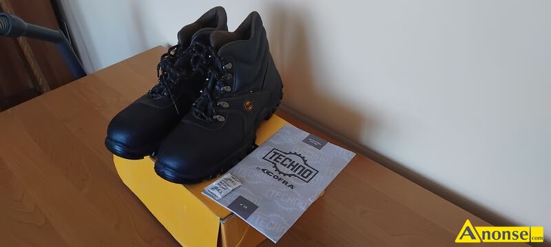 BUTY , rozm.44 opis dodatkowy: NOWE BUTY ROBOCZE COFRA BRC-RENO Buty podwy�szane ochronne typ S3 UK SRC. Rozmiar44 D�ugo�� wk�adki28,5cm Pokrycie sk�ra wodoodporna. Wy�ci�ka przewiewna tkanina, zapobiegaj�ca otarciom, wch�aniaj�ca pot. Wk�adka wymienna, antystatyczna, pokryta tkanin�. Podeszwa Poliuretan. Stalowy podnosek, stalowa wk�adka w podeszwie. Polecane dla bran� - prace budowlane (monta�owo-instalacyjne) - przemys� ci�ki (tak�e ci�kie prace budowlane) - prace magazynowe (transport i prze�adunek) NORMA EN20344, EN20345, KATEGORIA OCHRONY II Obuwie robocze COFRA BRC-RENO PODANA CENA ZA 1SZTUK�->1PUDE�KO->180Z� PODANA CENA ZA 2SZTUKI->2PUDE�KA->360Z� DOST�PNE 2SZTUKI->2PUDE�KA ODBI�R OSOBISTY.ZAPRASZAM DO ZAKUPU.POLECAM