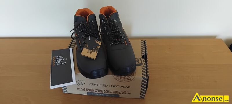 BUTY , rozm.44 opis dodatkowy: SPRZEDAM NOWE BUTY Trzewiki BENNON FARMIS S3 High Z53218P Trzewiki FARMIS S3 Z53218P podnosek wodoodporne antyprzebiciowe odblaskowe Kategoria ochronyCE kat.II ProducentBennon PrzeznaczenieBudownictwo Energetyka Le�nictwo i produkcja drewna Prace monta�owe i konserwacyjne Przemys� Chemiczny Przemys� stoczniowy i portowy Strefy zagro�enia wybuchem Rozmiar 44 D�ugo�� wk�adki 28,5cm Charakterystyka produktu Antypo�lizgowa podeszwa Absorpcja energii w okolicach pi�ty W�a�ciwo�ci antystatyczne Odporno�� na dzia�anie smar�w i olej�w Wodoodporno�� Kompozytowy podnosek Antyprzebiciowa podeszwa Elementy odblaskowe Produkt w II kategorii �rodk�w ochrony indywidualnej. Artyku� spe�nia normy EN ISO 203452011 S3 SRC.Zapraszam do zakupu i odbioru osobistego.Polecam DOST�PNE 3SZTUKI->3PUDE�KA Podana cena za 1szt.->opakowanie->1pude�ko->215z� Podana cena za 3szt.opakowania->3pude�ka->645z� - image 1