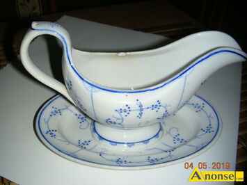 Anonse DAWNA SOSJERKA FIRMY VILLEROY&BOCH, posiada ma�y odprysk na kraw�dzi. rozmiar: 20x13,5x14 cm, stan dobry, c.30z�. LUBLIN