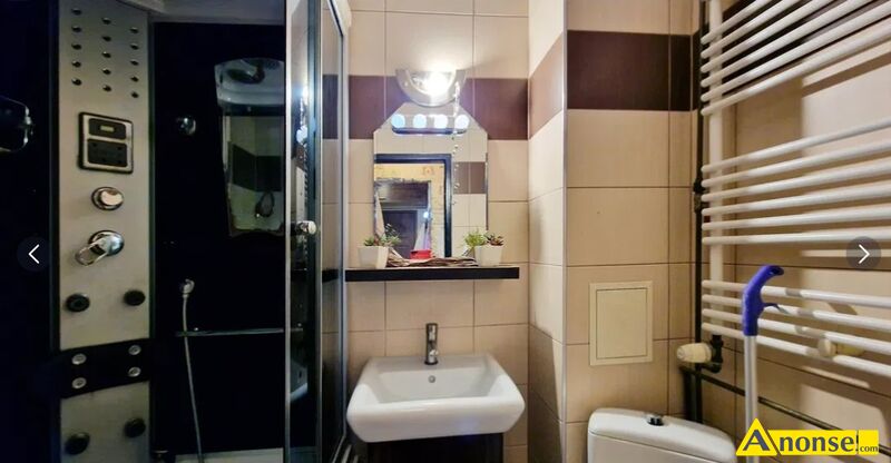 GRUNWALD , M-3, 37m<sup>2</sup>, p. 4/4 informacje dodatkowe: do zamieszkania opis dodatkowy: Oferuj� na wynajem mieszkanie dwupokojowe o powierzchni 37 m,, zlokalizowane na pozna�skim Grunwaldzie przy ul. Modrej (osiedle niskich blok�w). W najbli�szej okolicy szko�a, przedszkole, ��obek, sklepy, przystanki komunikacji miejskiej (tramwaj lub autobus) oraz parki miejskie, co wp�ywa na komfort mieszkania. Budynek po termomodernizacji, okna zosta�y wymienione, mieszkanie jest po generalnym remoncie przeprowadzonym 10 lat temu. W salonie jest zamontowana klimatyzacja, w oknach rolety dzie�-noc i moskitiery.
Idealne dla pary lub jednej osoby, kt�ra ceni komfort, cisz� i wysok� jako�� przestrzeni.
- przemy�lany i wygodny uk�ad, 
- osobna garderoba � maksimum porz�dku i miejsca do przechowywania, 
- budynek po�o�ony z dala od ruchliwej ulicy, 
- pe�na infrastruktura w zasi�gu spaceru, 
- parking pod blokiem i w okolicy.
 - image 1