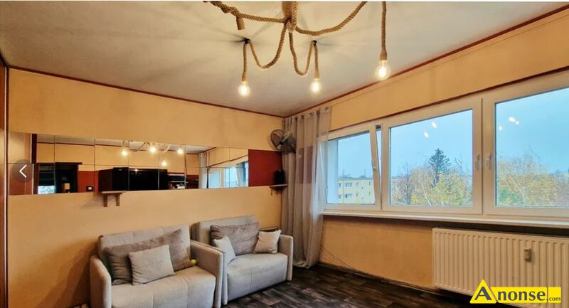 GRUNWALD , M-3, 37m<sup>2</sup>, p. 4/4 informacje dodatkowe: do zamieszkania opis dodatkowy: Oferuj� na wynajem mieszkanie dwupokojowe o powierzchni 37 m,, zlokalizowane na pozna�skim Grunwaldzie przy ul. Modrej (osiedle niskich blok�w). W najbli�szej okolicy szko�a, przedszkole, ��obek, sklepy, przystanki komunikacji miejskiej (tramwaj lub autobus) oraz parki miejskie, co wp�ywa na komfort mieszkania. Budynek po termomodernizacji, okna zosta�y wymienione, mieszkanie jest po generalnym remoncie przeprowadzonym 10 lat temu. W salonie jest zamontowana klimatyzacja, w oknach rolety dzie�-noc i moskitiery.
Idealne dla pary lub jednej osoby, kt�ra ceni komfort, cisz� i wysok� jako�� przestrzeni.
- przemy�lany i wygodny uk�ad, 
- osobna garderoba � maksimum porz�dku i miejsca do przechowywania, 
- budynek po�o�ony z dala od ruchliwej ulicy, 
- pe�na infrastruktura w zasi�gu spaceru, 
- parking pod blokiem i w okolicy.
