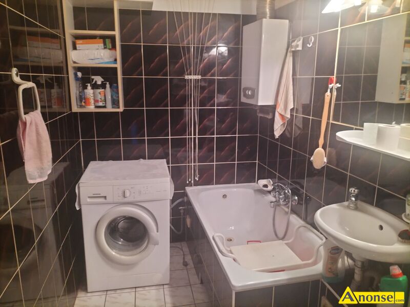 KSM , M-3, 46.2m<sup>2</sup>, p. 2/4, sp�dzielcze-w�asno�ciowe informacje dodatkowe: do remontu opis dodatkowy: Sprzedam mieszkanie 2 pokoje, osobna kuchnia, balkon, piwnica, 2/4 pi�tro. Mieszkanie do remontu. Bez po�rednik�w. - image 1