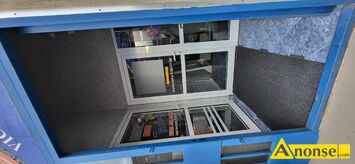 Anonse LOKAL 140m<sup>2</sup>, �R�DMIE�CIE, wej�cie bezpo�rednio z ulicy, witryna, miejsca parkingowe, c.o., kanalizacja, pr�d, telefon, woda, wszystkie media